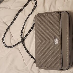 NEW Victorias Secret V-Quilt Chain Strap Crossbody Shoulder Bag Purse Gray